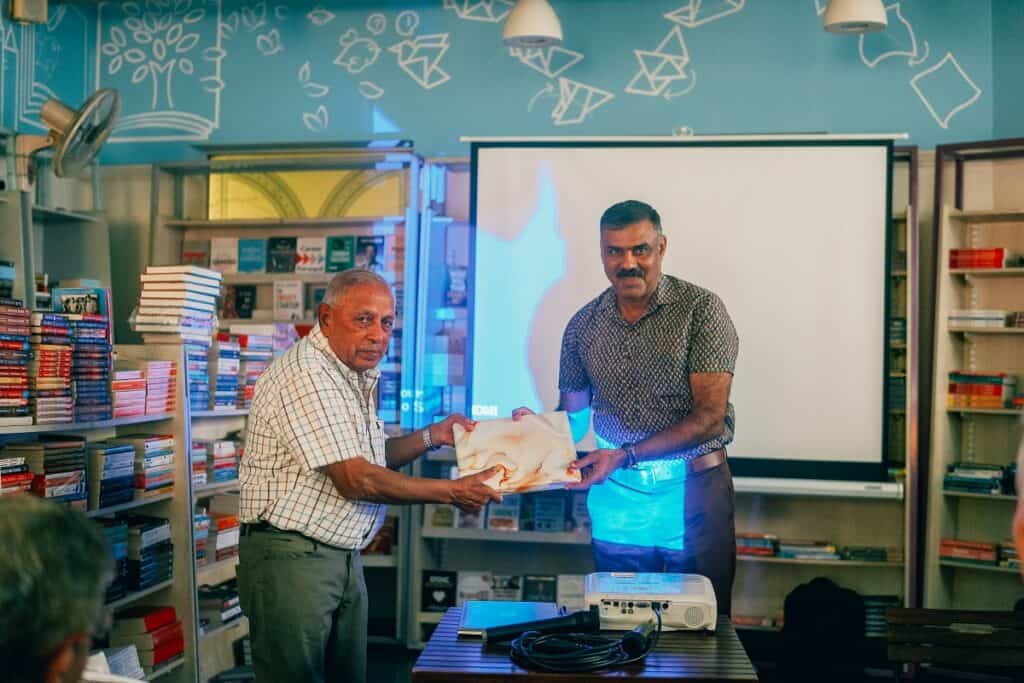 Sqn Ldr Pushp Vaid receiving a small token from GOC