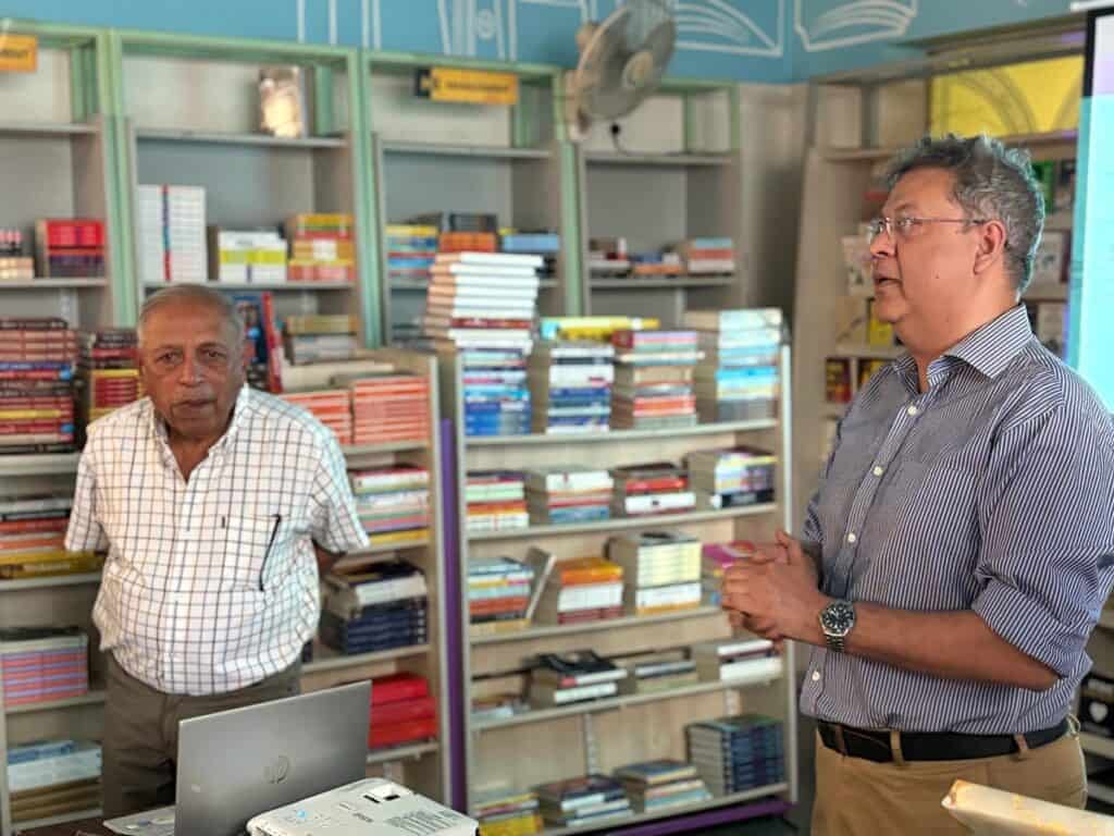 Varun introducing Sqn Ldr Pushp Vaid